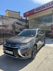 Mitsubishi Plug-in Hybrid Outlander 2016