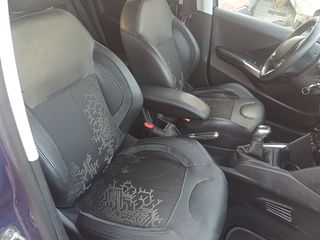 Peugeot 208 2013-thumb-8