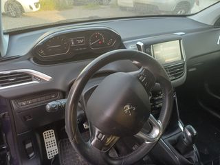 Peugeot 208 2013-thumb-10