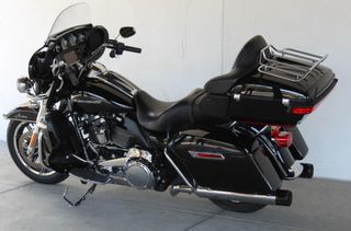Harley Davidson Electra Glide Ultra Limited 2017-thumb-2