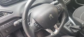Peugeot 208 2018-thumb-5