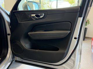 Volvo XC 60 2022 INSCRIPTION / B5 / PANORAMA - VENERIS MOTORS-thumb-33