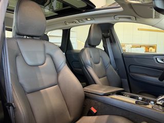 Volvo XC 60 2022 INSCRIPTION / B5 / PANORAMA - VENERIS MOTORS-thumb-36