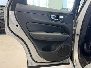Volvo XC 60 2022 INSCRIPTION / B5 / PANORAMA - VENERIS MOTORS-thumb-38