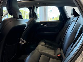 Volvo XC 60 2022 INSCRIPTION / B5 / PANORAMA - VENERIS MOTORS-thumb-40