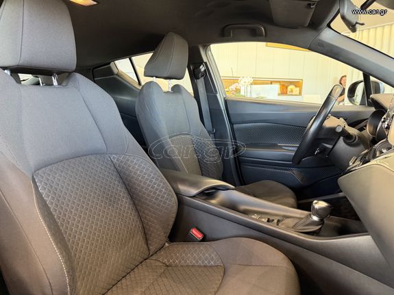 Toyota C-HR 2022 1.8 140PS / HYBRID / Business