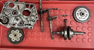 Για Honda c90 Glx 90 ανταλλακτικά γνήσια μεταχειρισμένα.