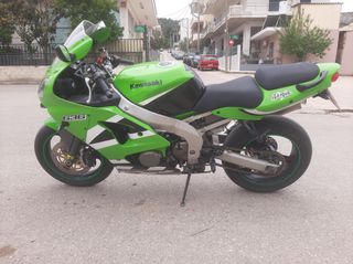 Kawasaki Ninja ZX - 6 R 2002 ZX6R 636