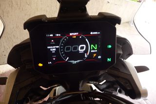 Moto Guzzi V 85 2025 STRADA E5+-thumb-13