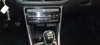 Volkswagen T-Cross 2022 1.0 TSI STYLE 110PS-thumb-16