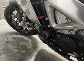 Aprilia Tuono 2022 V4 1100 RR-thumb-2