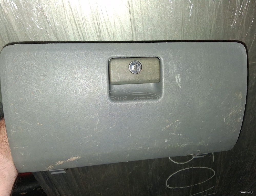 Ντουλαπάκι Toyota Hilux 2006-2012 από δεξιοτίμονο