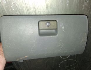 Ντουλαπάκι Toyota Hilux 2006-2012 από δεξιοτίμονο