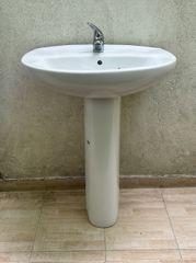Νιπτήρας επιτοίχιος Victoria της Roca Λευκός 65Χ51cm