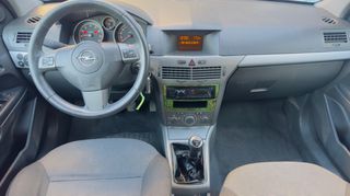 Opel Astra 2006-thumb-30