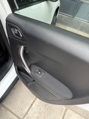 Peugeot 2008 2015-thumb-15