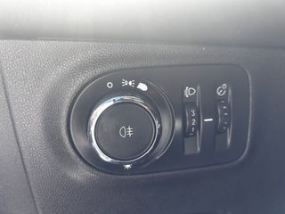 Opel Corsa 2017-thumb-12