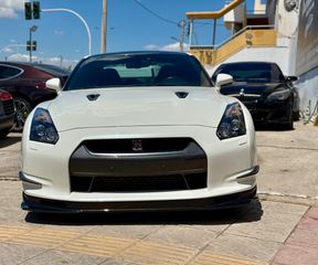 Nissan GT-R 2010-thumb-1