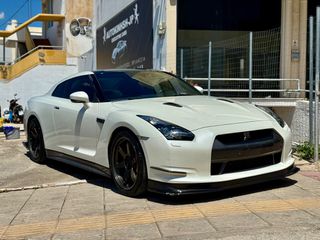 Nissan GT-R 2010-thumb-2