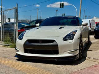 Nissan GT-R 2010-thumb-3