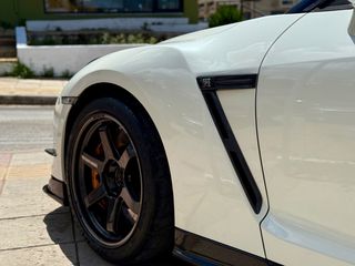 Nissan GT-R 2010-thumb-8