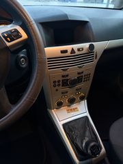 Opel Astra 2009-thumb-11