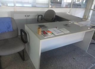Προς Πώληση: Ολοκληρωμένο Σετ Επίπλων Γραφείου (Γραφεία, Καρέκλες & Ντουλάπια)