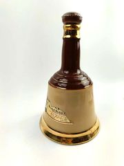Συλλεκτική vintage καράφα -ποτό Bell's Blended Scotch Whisky (Wade) σε σχήμα καμπάνας. Σφραγισμένο.-thumb-2