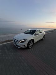 Mercedes-Benz GLA 200 2015