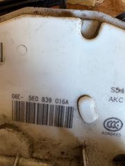 SKODA OCTAVIA 14-20 ΕΜΠΡΟΣ ΔΕΞΙΑ ΚΛΕΙΔΑΡΙΑ 5E1 837 016A-thumb-1