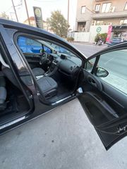 Opel Meriva 2016-thumb-10