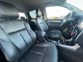 Isuzu D-Max 2015 Limited 2.5 Twin Turbodiesel DoubleCab 4WD-thumb-26