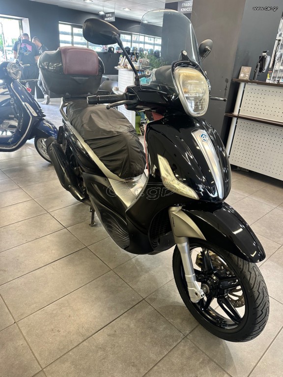 Piaggio Beverly 350 SportTouring 2012 BEVERLY 350 SPORT TOURING