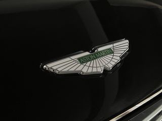 Aston Martin DB11 2020-thumb-12