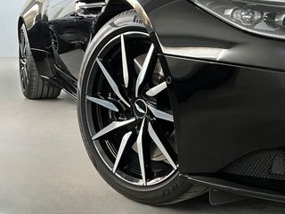 Aston Martin DB11 2020-thumb-13