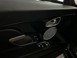 Aston Martin DB11 2020-thumb-17