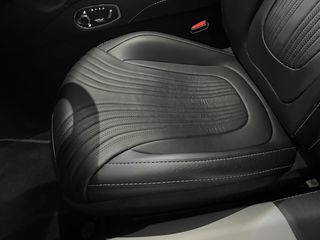 Aston Martin DB11 2020-thumb-20