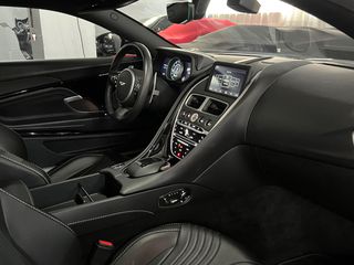 Aston Martin DB11 2020-thumb-22