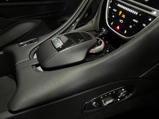 Aston Martin DB11 2020-thumb-26