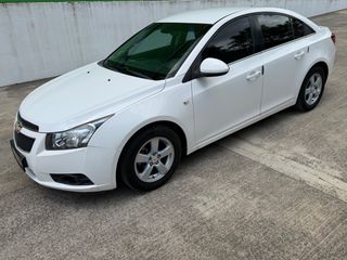 Chevrolet Cruze 2011-thumb-2