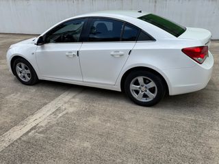 Chevrolet Cruze 2011-thumb-3