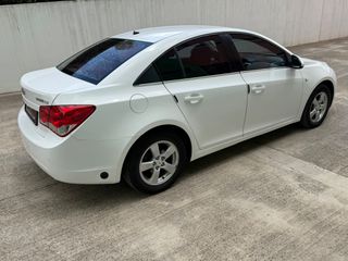 Chevrolet Cruze 2011-thumb-5