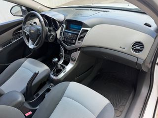 Chevrolet Cruze 2011-thumb-8