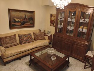 vintage σαλονι set (βιτρίνα, 3θεσιος καναπές, 3 καρέκλες κ 2 τραπεζάκια σαλονιού) σε άριστη κατάσταση.