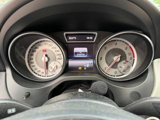 Mercedes-Benz GLA 180 2017-thumb-28
