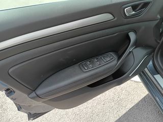 Renault Megane 2017-thumb-18