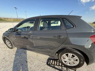 Volkswagen Polo 2021-thumb-12