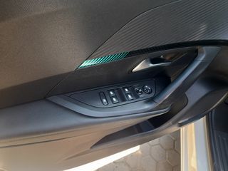 Peugeot 2008 2021 PureTech 130 S&S EAT8 Allure Plu 1.2-thumb-9