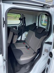 Ford Transit Courier 2017-thumb-9