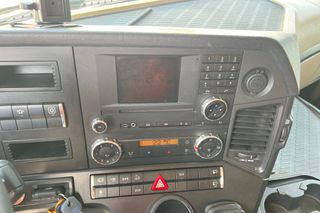 Mercedes-Benz 2015 1845-thumb-6
